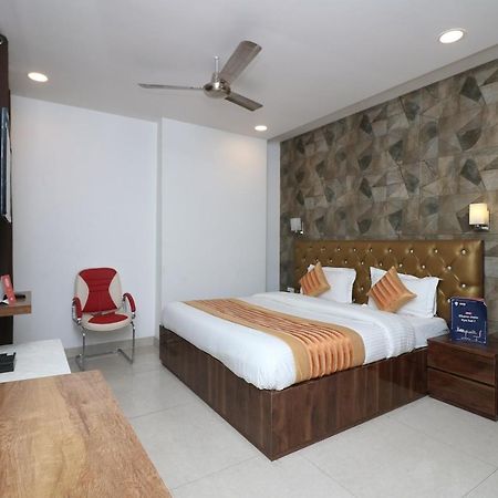 Oyo 9999 Hotel La Wisteria Delhi  Exteriör bild