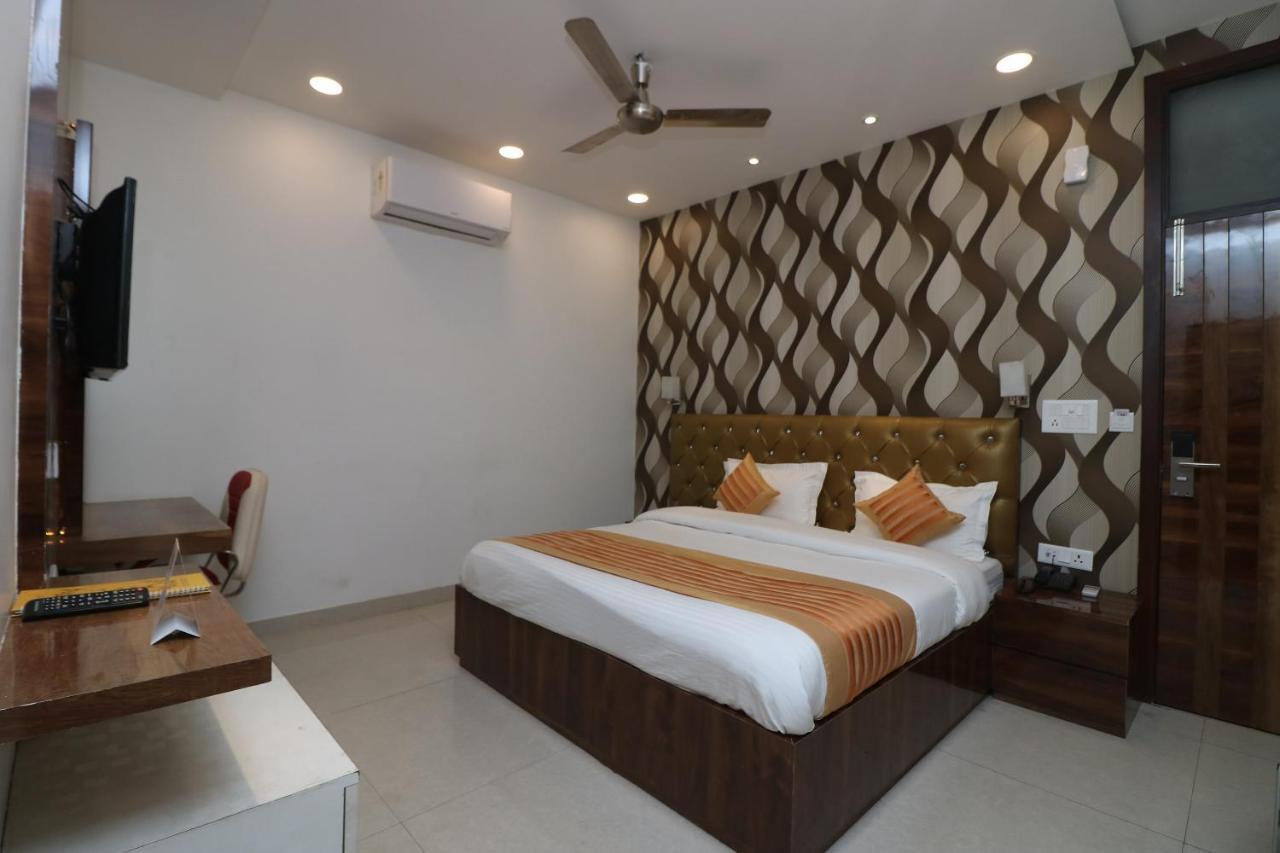 Oyo 9999 Hotel La Wisteria Delhi  Exteriör bild